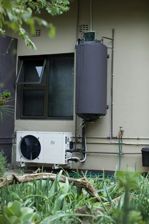 Stacked outdoor units